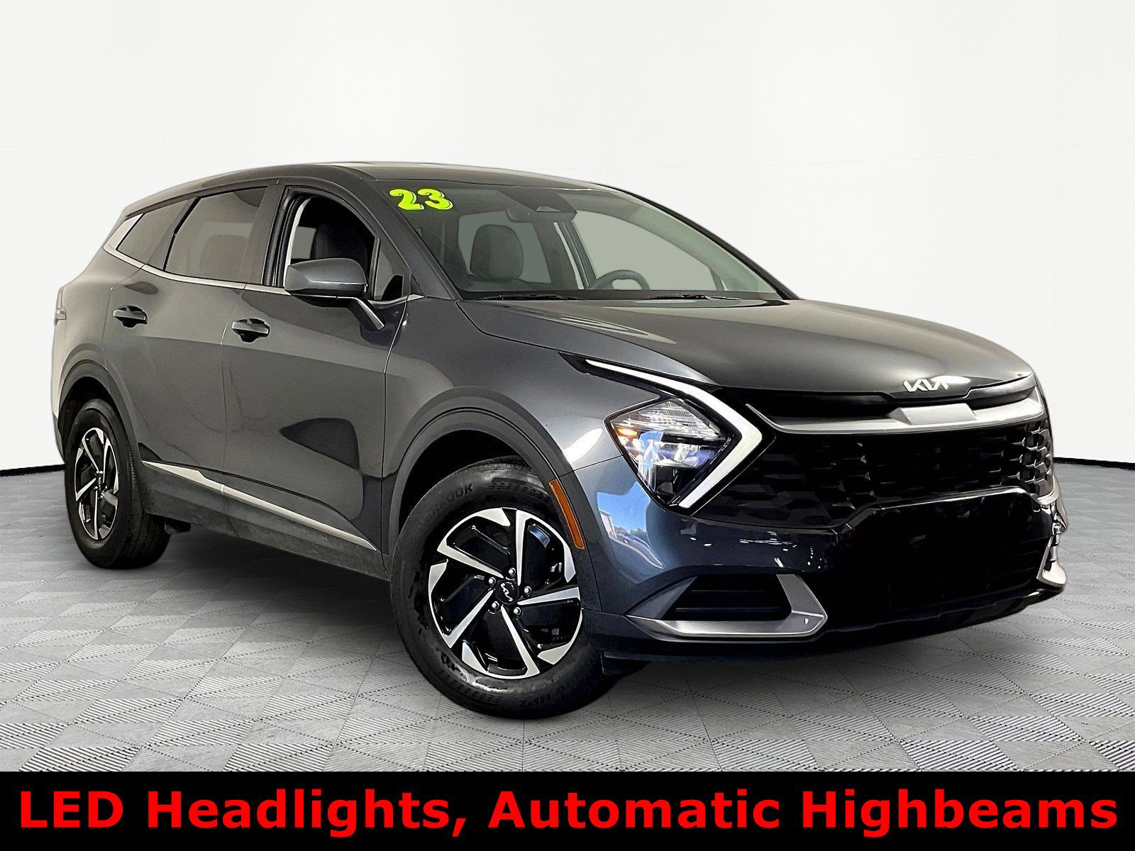 Used 2023 Kia Sportage LX AWD/4WD image 3