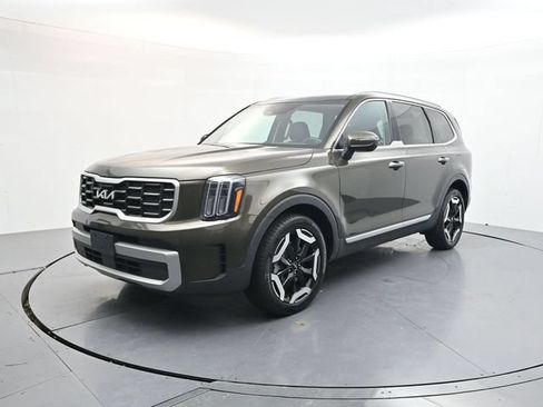 Used 2023 Kia Telluride S FWD image 4