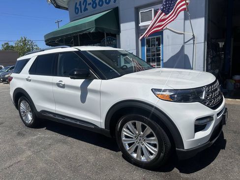 Used 2022 Ford Explorer Limited w/ Hybrid Equipment Group 310A RWD image 3
