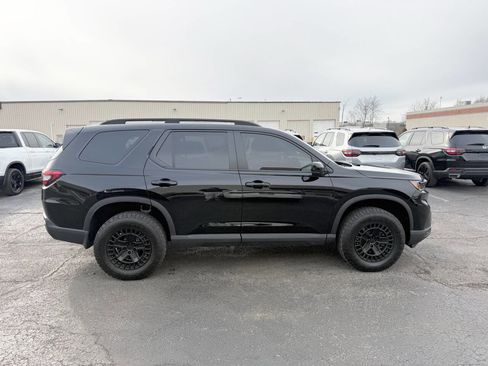 Used 2025 Honda Pilot TrailSport image 5