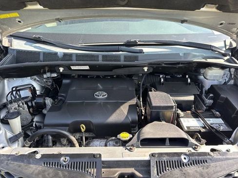 Used 2014 Toyota Sienna SE w/ SE Premium Package w/Entune FWD image 25