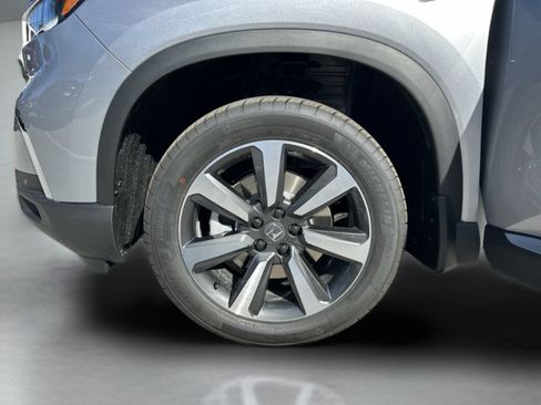 Certified 2025 Honda Pilot Touring image 25