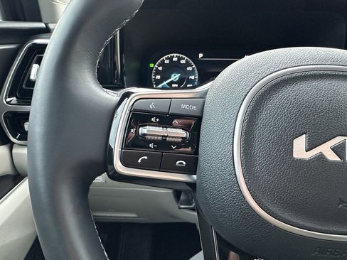 Used 2023 Kia Sorento SX Prestige image 25