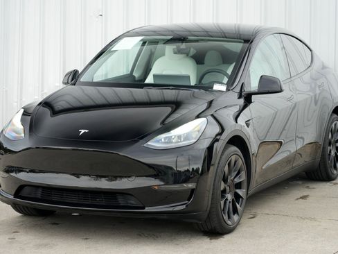 Used 2023 Tesla Model Y Long Range image 52