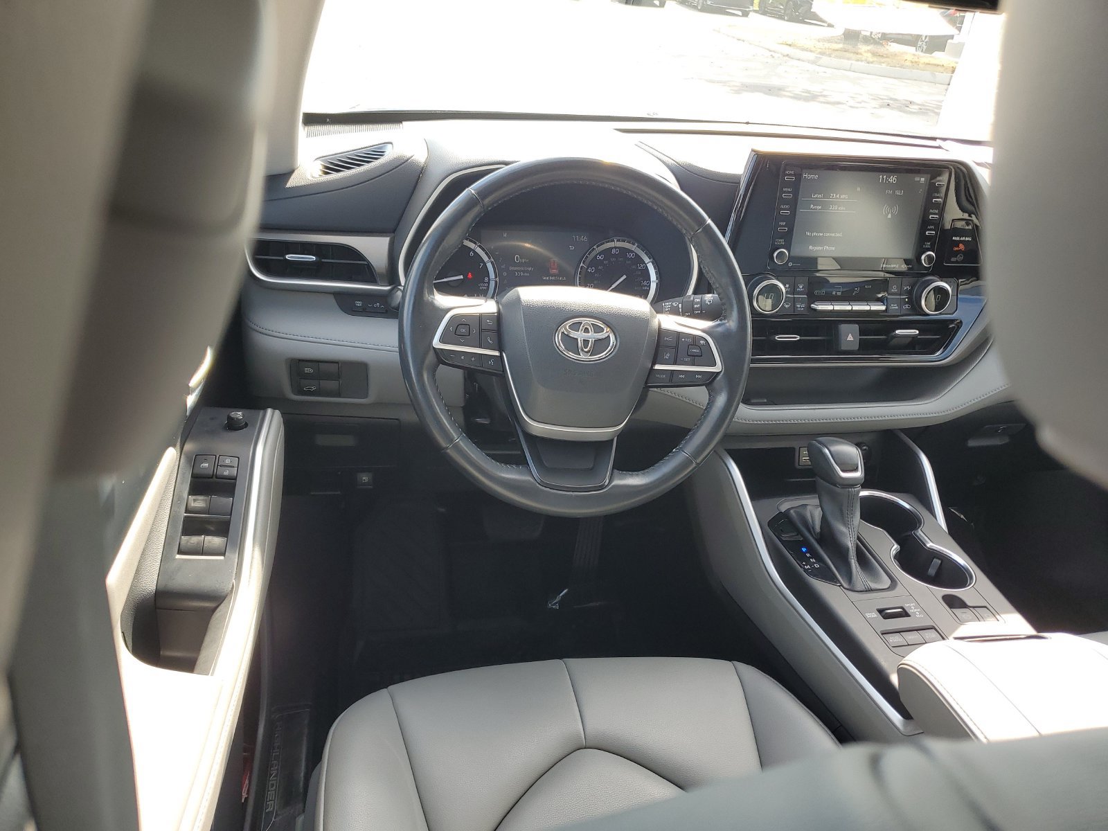 Used 2022 Toyota Highlander XLE AWD/4WD image 11