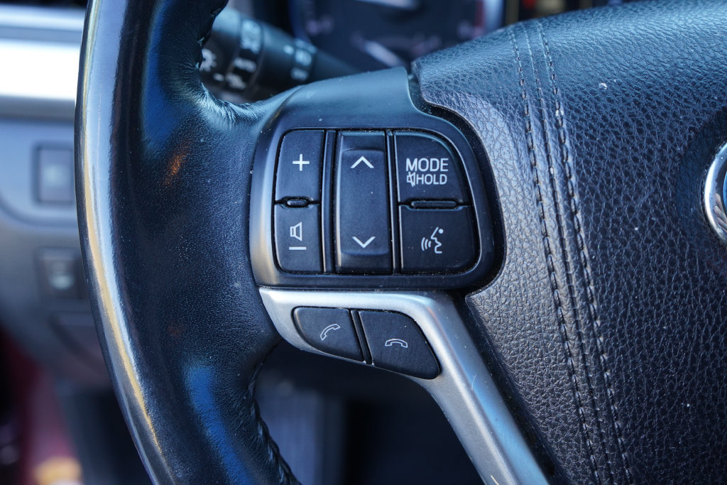 Used 2018 Toyota Highlander XLE AWD/4WD image 16