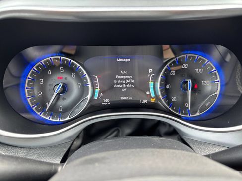 Used 2025 Chrysler Pacifica Limited FWD image 44