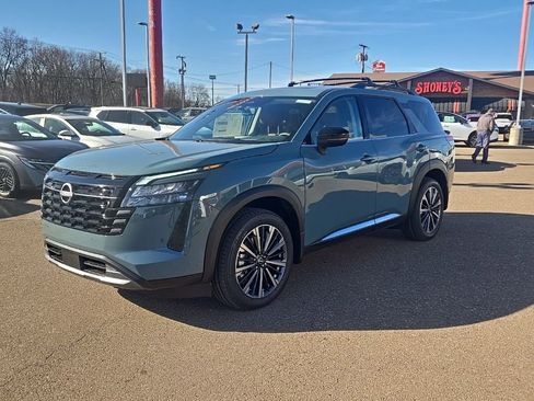 New 2026 Nissan Pathfinder Platinum image 3