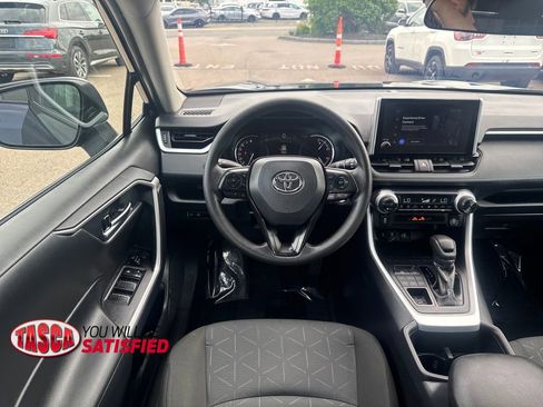 Used 2025 Toyota RAV4 XLE AWD/4WD image 12