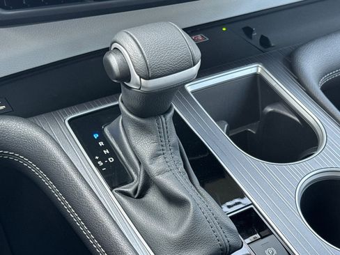 Certified 2025 Toyota Sienna XLE image 28