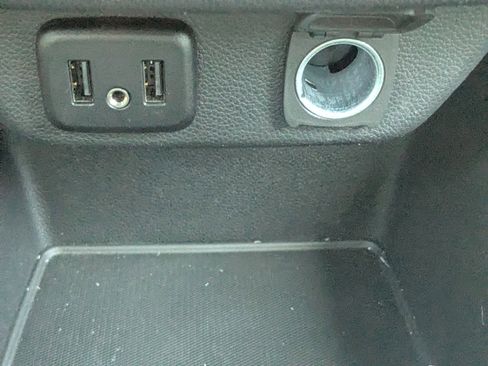 Used 2022 Chevrolet Traverse LS FWD image 28