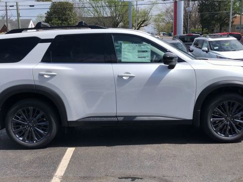 New 2026 Nissan Pathfinder SL w/ SL Premium Package image 8