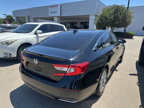 Used 2018 Honda Accord LX image 6