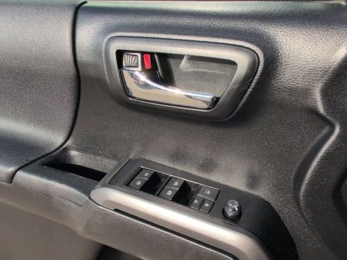 Used 2021 Toyota Tacoma TRD Off-Road w/ Technology Package image 14