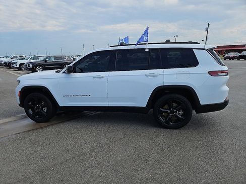 Used 2022 Jeep Grand Cherokee L Laredo AWD/4WD image 3