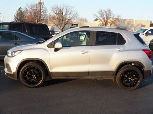 Used 2022 Chevrolet Trax LT w/ Driver Confidence Package image 7