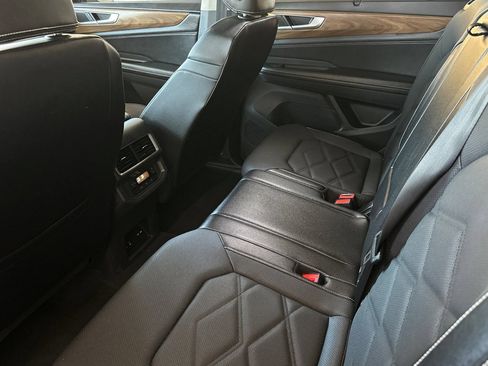 Used 2024 Volkswagen Atlas SE FWD image 11