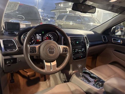 Used 2011 Jeep Grand Cherokee Laredo w/ Security & Convenience Group AWD/4WD image 5