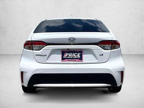 Used 2021 Toyota Corolla LE FWD image 4