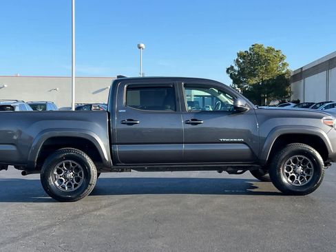 Used 2018 Toyota Tacoma SR5 image 6