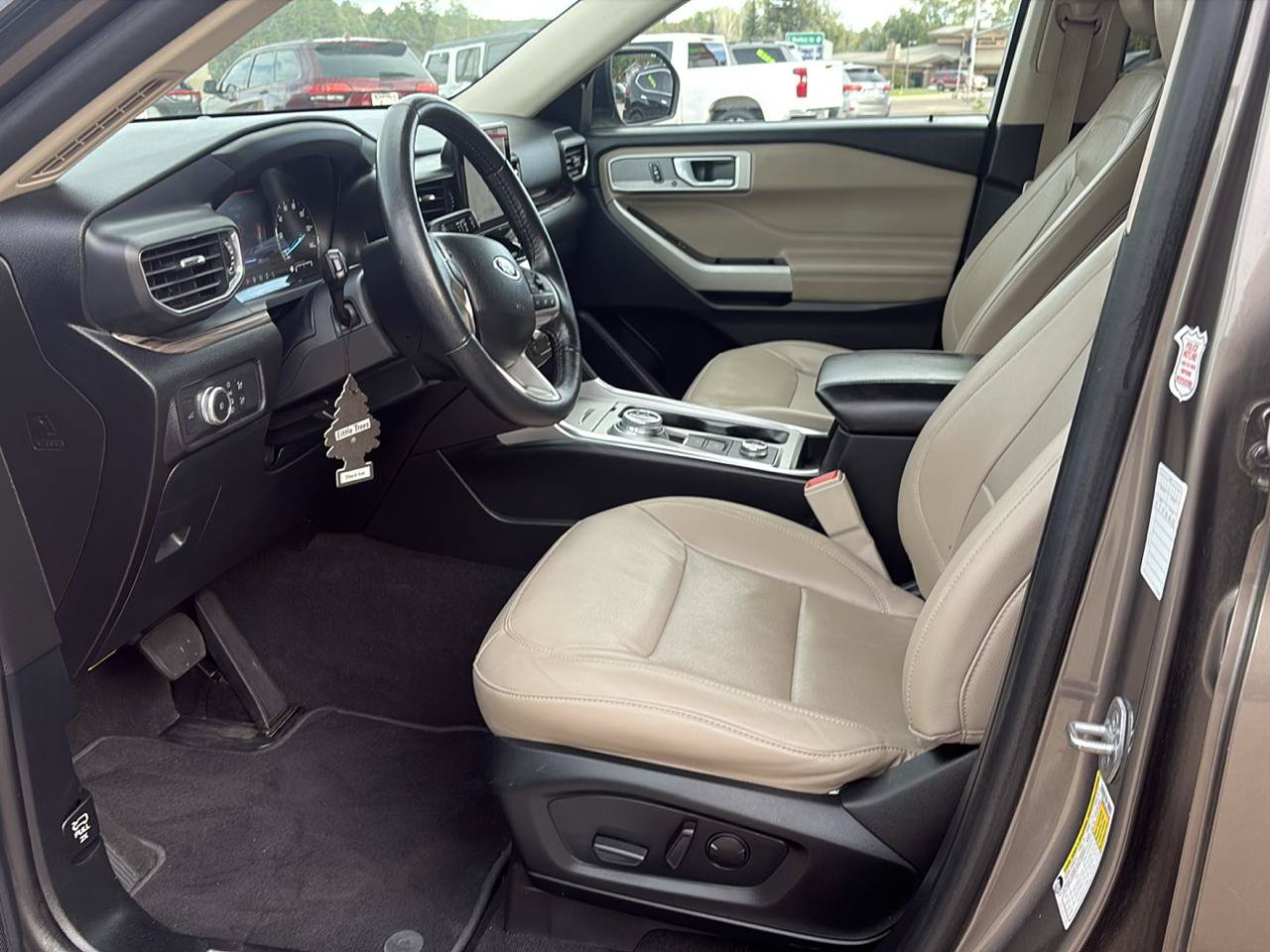 Used 2021 Ford Explorer Limited AWD/4WD image 10
