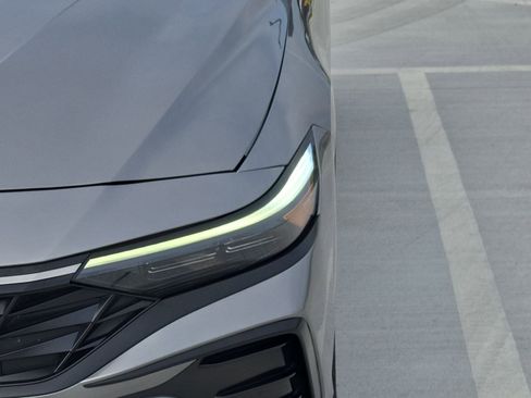 Used 2025 Hyundai Elantra SEL FWD image 11