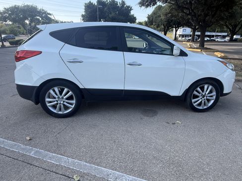 Used 2012 Hyundai Tucson Limited w/ Premium Pkg FWD image 4
