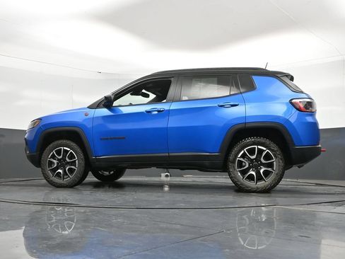 Used 2025 Jeep Compass Trailhawk AWD/4WD image 46