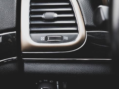 Used 2016 Jeep Grand Cherokee Limited 75th Anniversary image 13