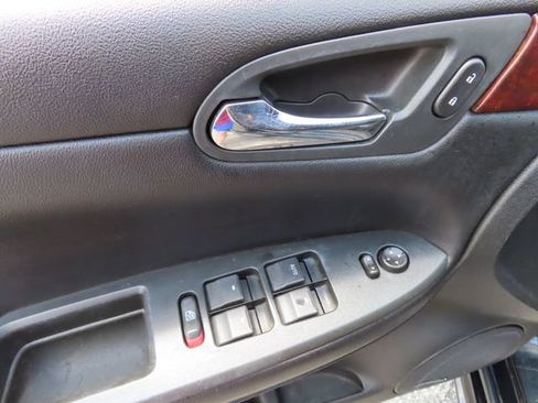 Used 2011 Chevrolet Impala LTZ FWD image 15