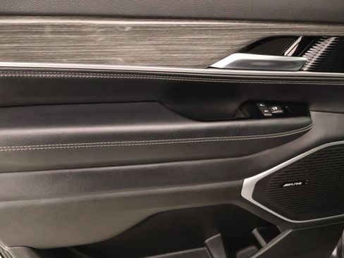 Used 2022 Jeep Wagoneer Series II w/ Premium Group I AWD/4WD image 19