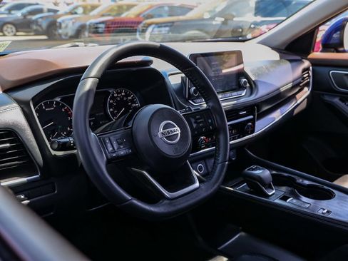 Used 2021 Nissan Rogue SL FWD image 12
