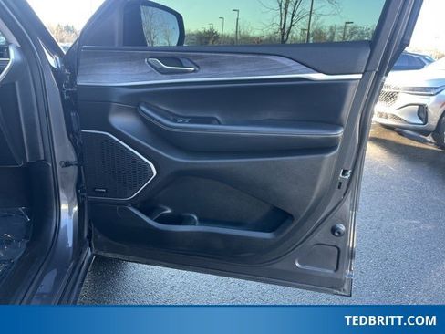 Used 2022 Jeep Grand Cherokee L Limited image 23