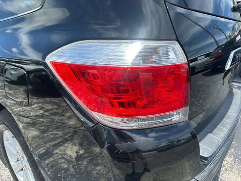 Used 2011 Toyota Highlander 4WD w/ Tow Pkg image 22