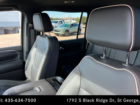 Used 2023 GMC Yukon XL SLT AWD/4WD image 16