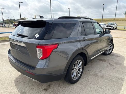 Used 2023 Ford Explorer XLT w/ Equipment Group 202A RWD image 11