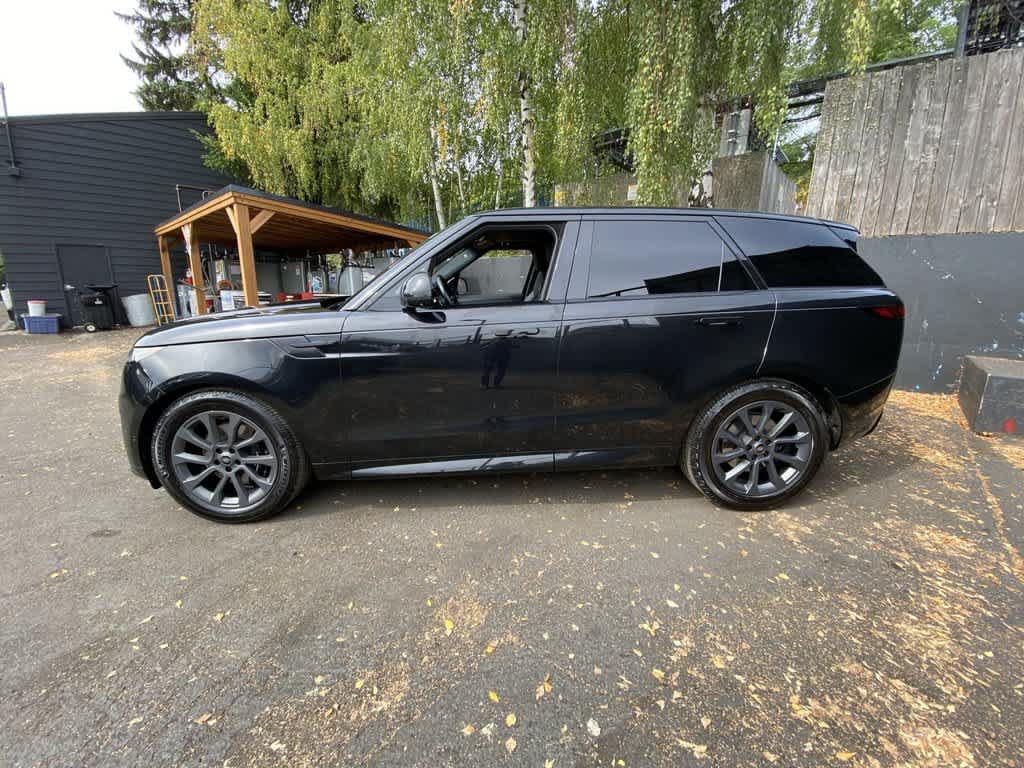 Used 2024 Land Rover Range Rover Sport Dynamic SE AWD/4WD image 3