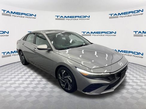 Used 2025 Hyundai Elantra SEL FWD image 7