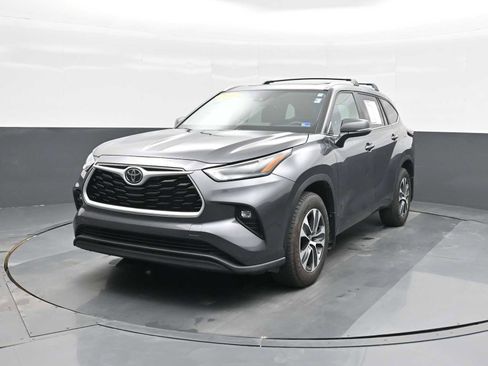 Used 2024 Toyota Highlander XLE image 5