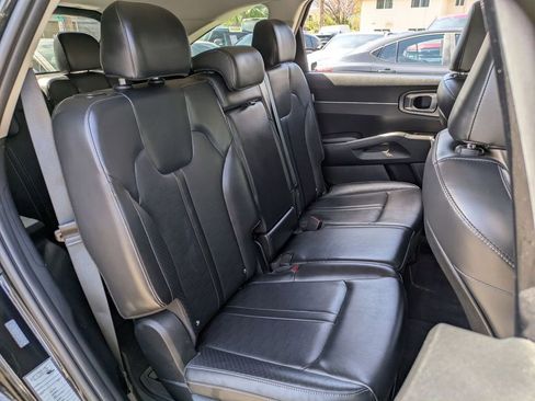 Used 2024 Kia Sorento S image 27