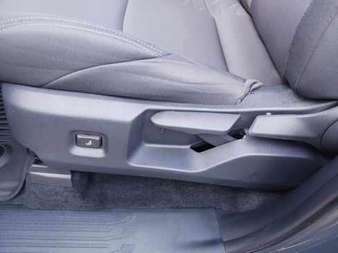 Used 2025 Toyota Tacoma SR image 32