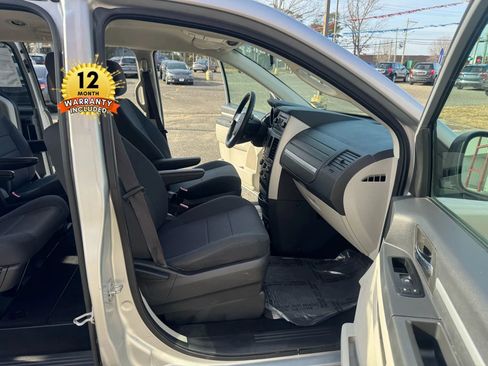 Used 2010 Dodge Grand Caravan SE w/ Climate Group image 19