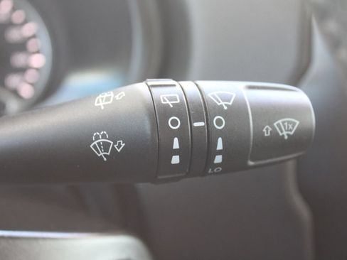 Used 2021 Jeep Renegade Latitude FWD image 31