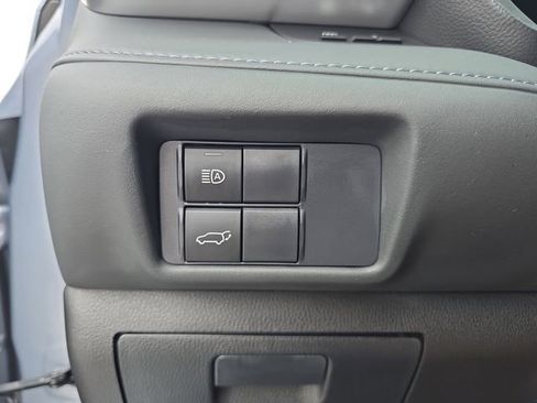 Used 2021 Toyota Highlander XLE image 24