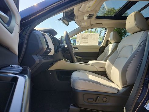 New 2026 Nissan Pathfinder SL w/ SL Premium Package (P04) AWD/4WD image 7