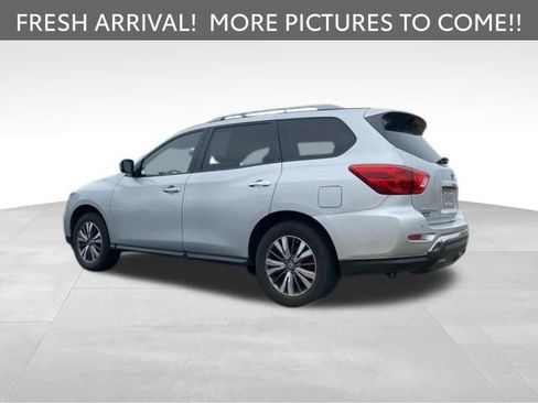 Used 2019 Nissan Pathfinder SV image 5