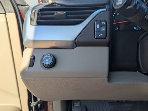 Used 2019 Chevrolet Suburban LT w/ Luxury Package image 24