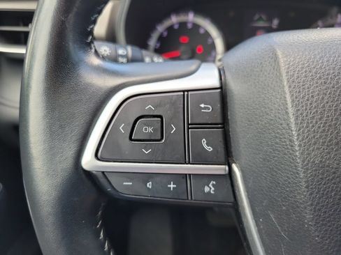 Used 2022 Toyota Highlander LE FWD image 21