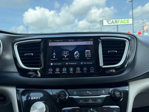Used 2020 Chrysler Pacifica Touring-L Plus FWD image 40