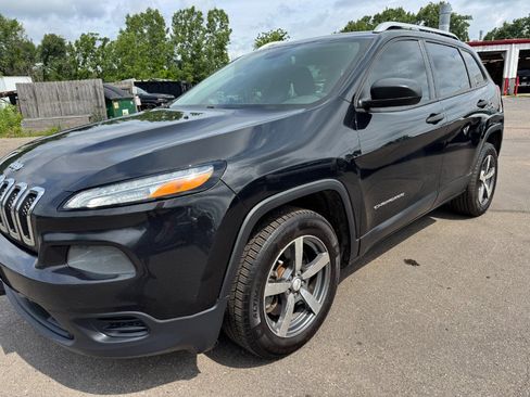Used 2014 Jeep Cherokee Sport FWD image 9
